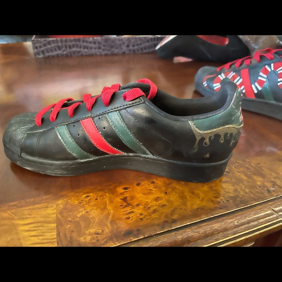 Superstar RARE Adidas Black Gold w Red, Green Stripes White Painted Snake Sz 4.5 - Picture 9 of 10